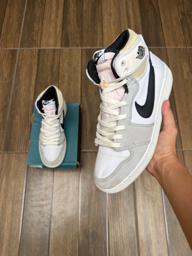 Foto 2 de Air Jordan 1 KO Grey/White — 42, Usado