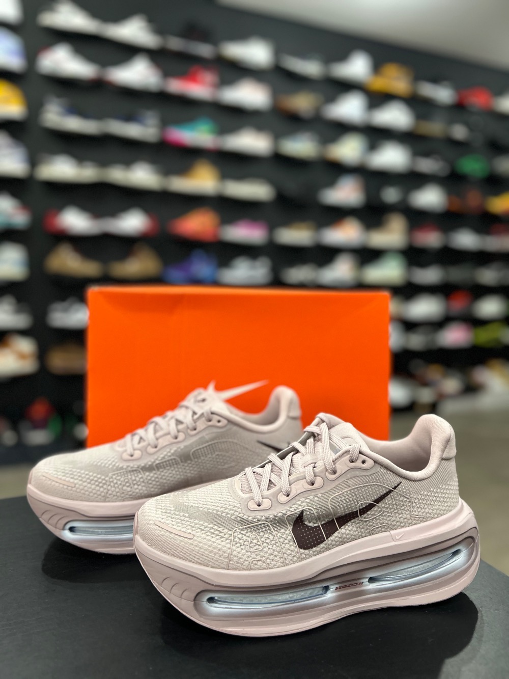 Nike Vomero Premium Particle Pink Feminino — 39.5, Novo