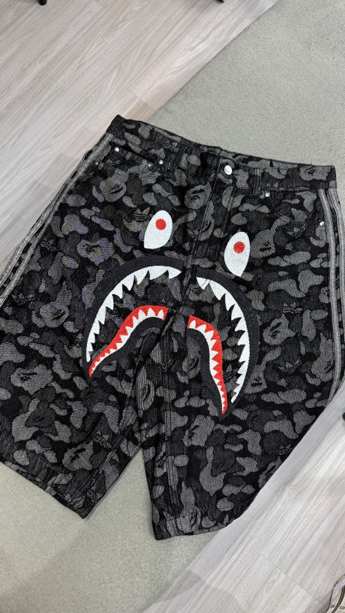 BAPE x adidas Jorts Shark Denim Black — M / XG / XXG, Novo