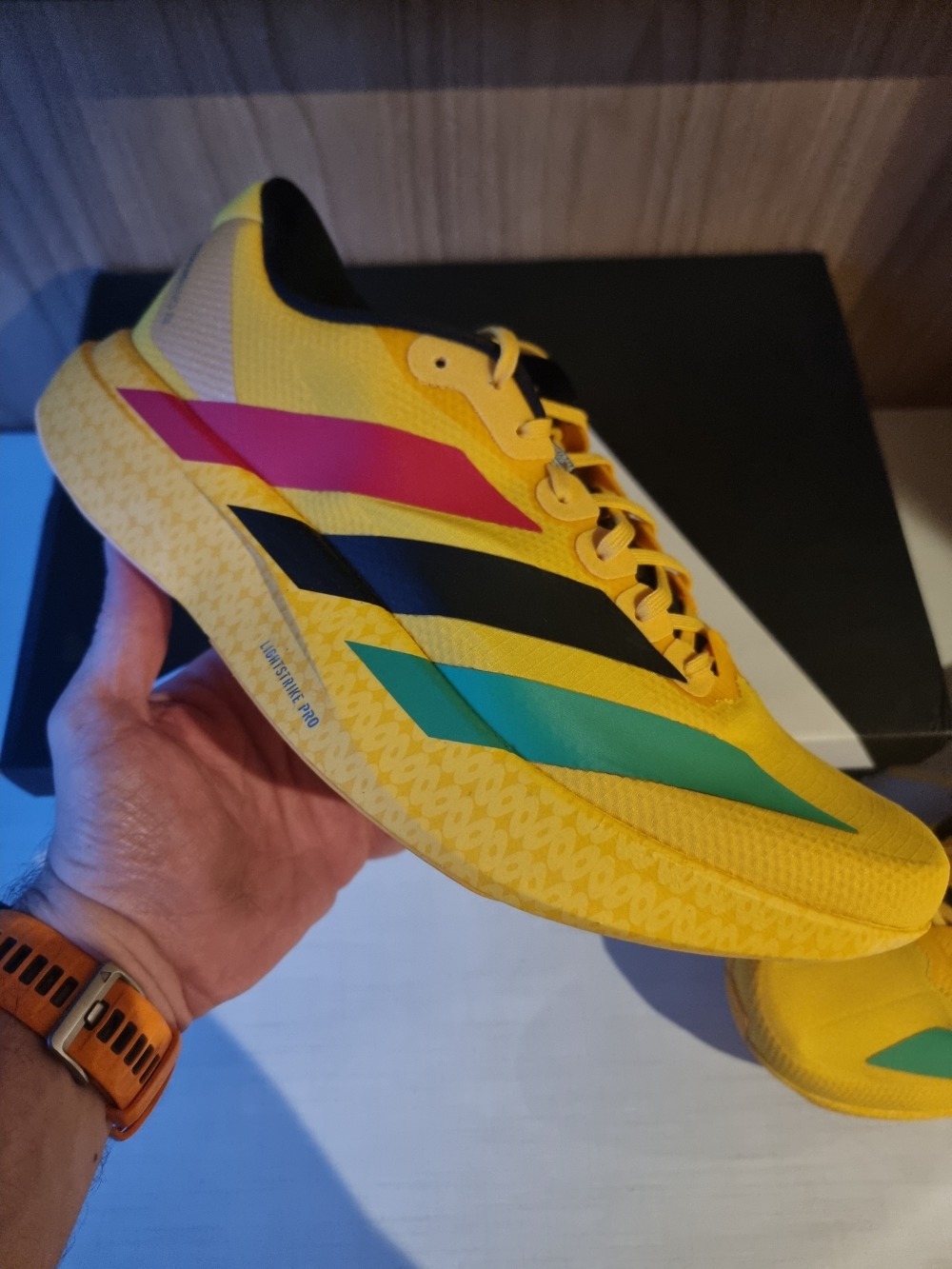 Bob Marley x adidas Adizero Evo SL Jamaica 26 Bold Gold — 42, Novo