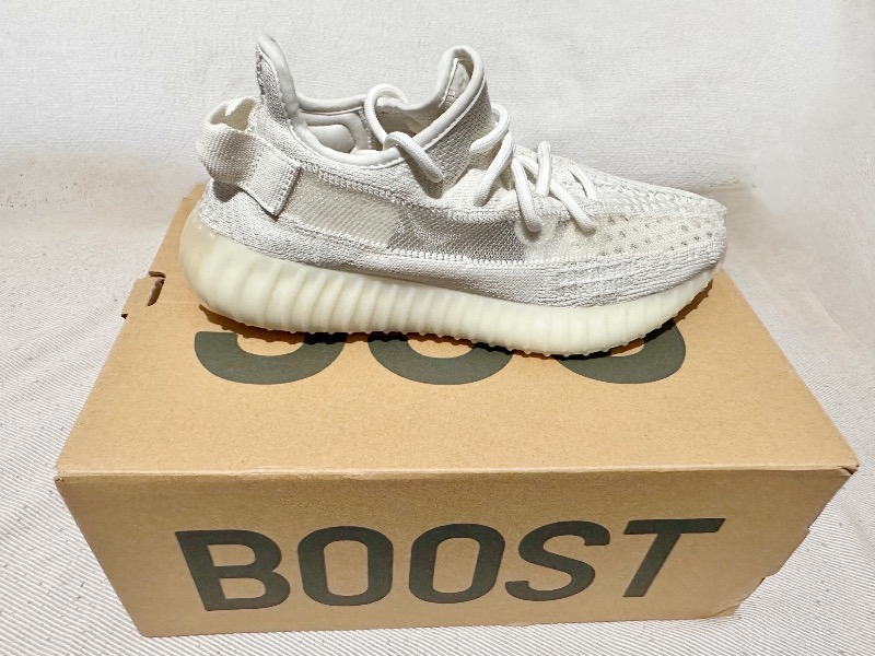Foto 2 de Yeezy Boost 350 V2 Bone — 38, Novo