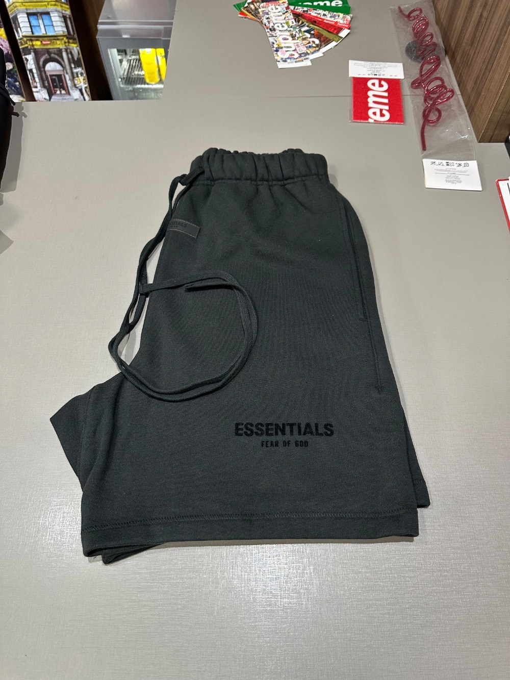 Bermuda Fear of God Essentials Sweatshorts Stretch Limo — PP, Novo