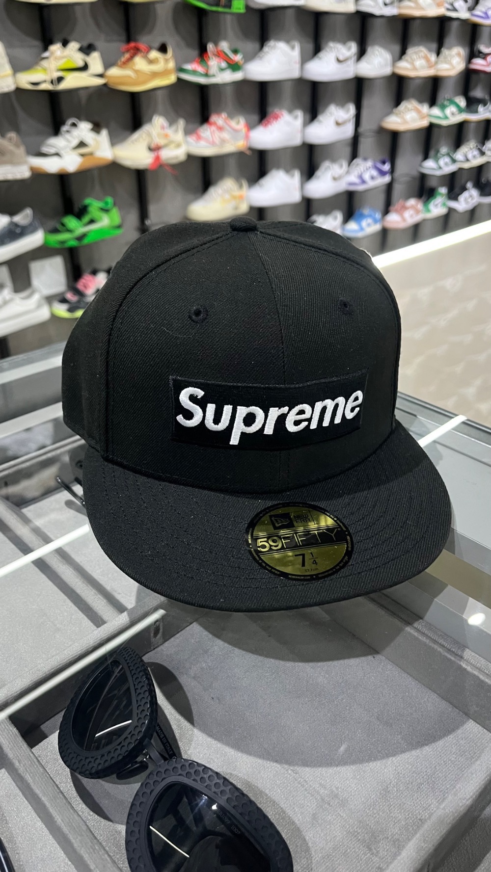 New Era x Boné Supreme Rings Box Logo Red SS26-W14 — 7-1/4, Novo