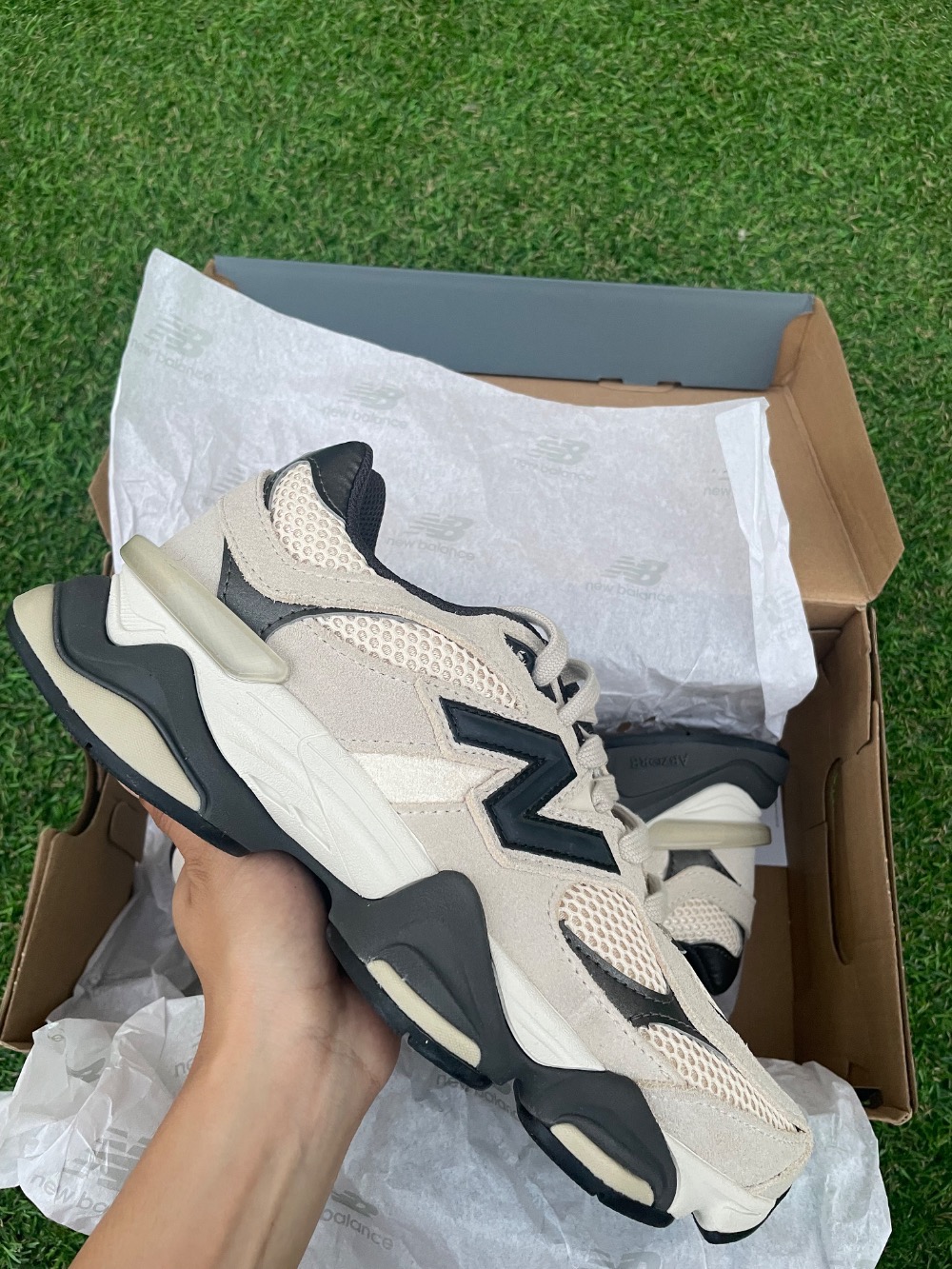 New Balance 9060 Timberwolf Black Cement — 43, Novo
