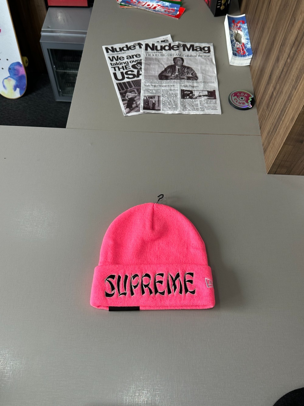 New Era x Supreme Touca Action Pink FW26-W1 — Único, Novo