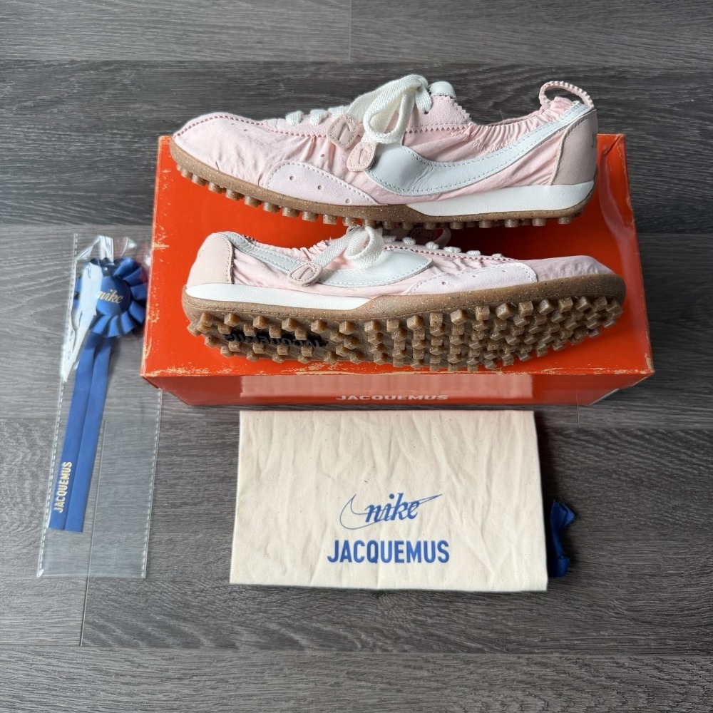 Jacquemus x Nike Moon Shoe SP Aluminum Pink Feminino — 34 / 35 / 35.5 / 36 / 37 / 37.5 / 38 / 39 / 39.5 / 40 / 40.5 / 41 / 42, Novo