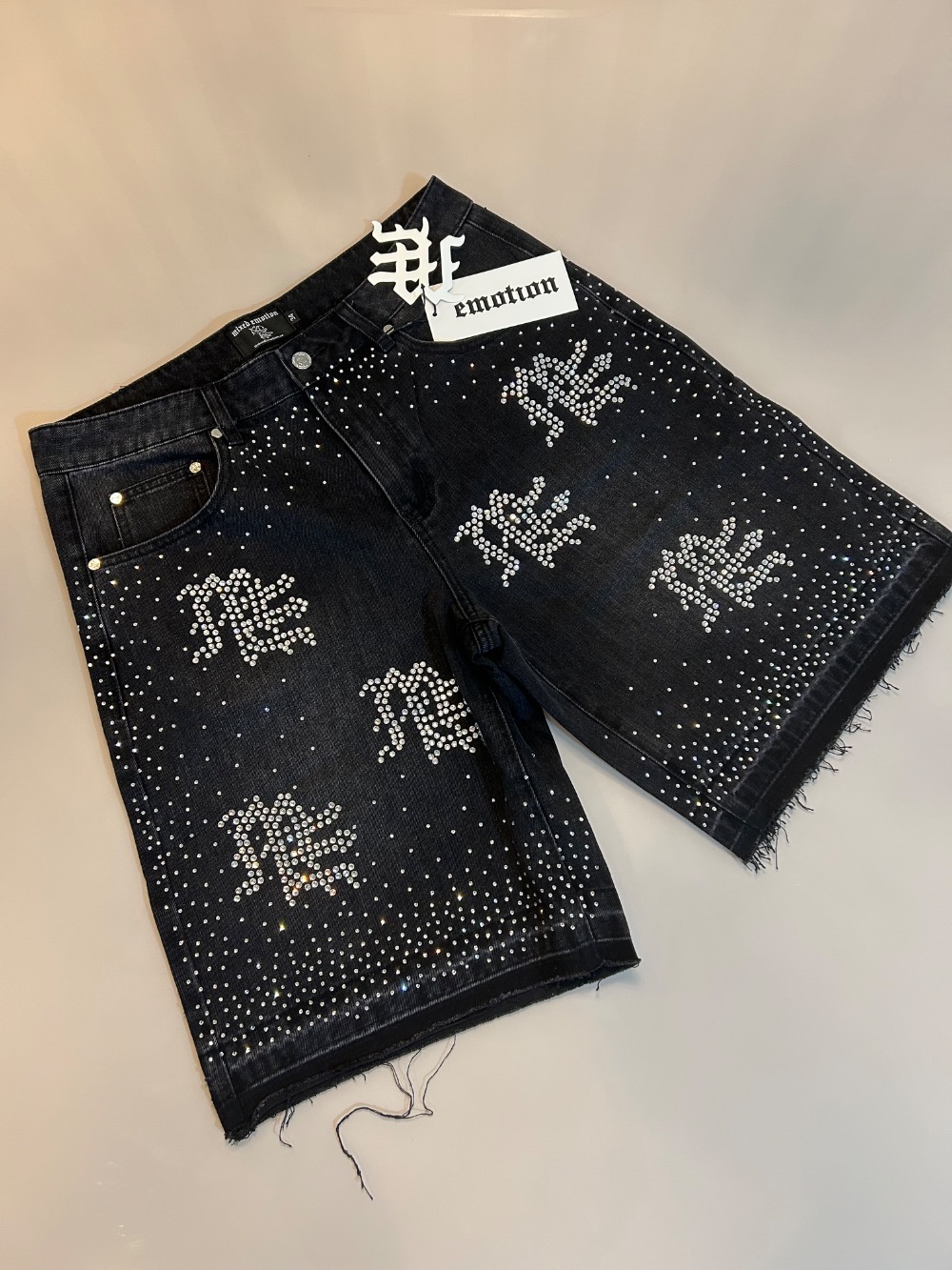 Bermuda Mixed Emotions Me Rhinestone Denim Black — 42, Novo
