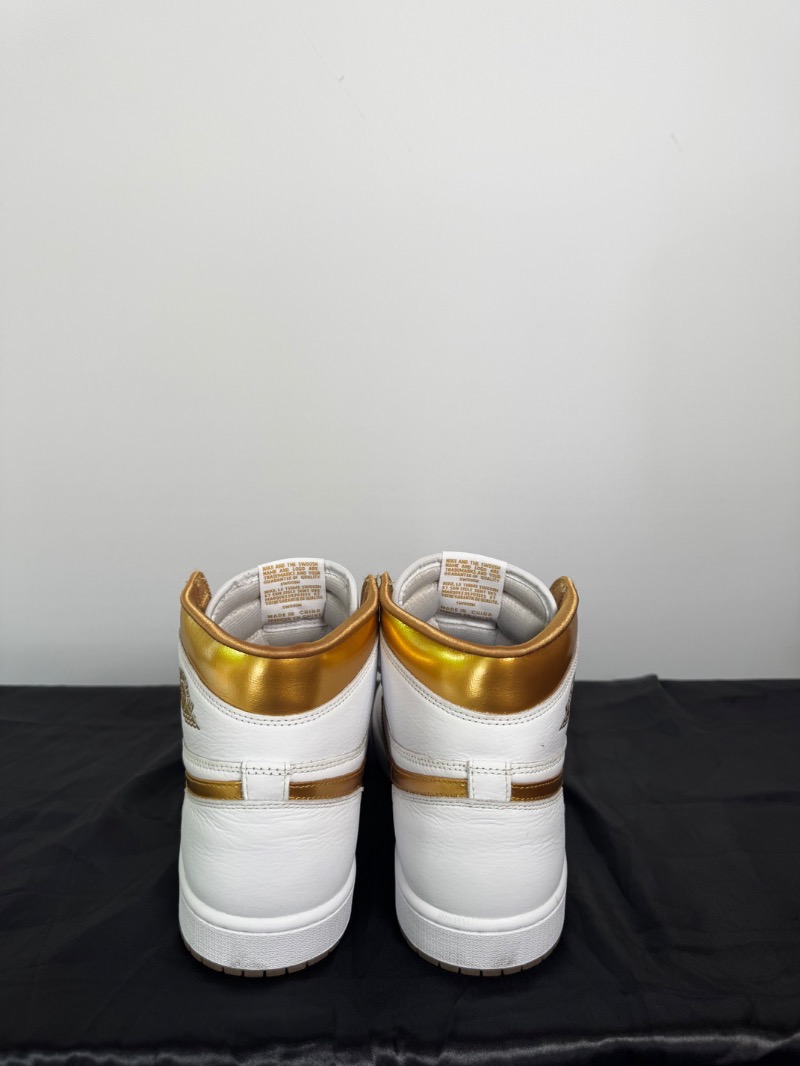 Foto 3 de Air Jordan 1 High OG Metallic Gold — 44, Usado