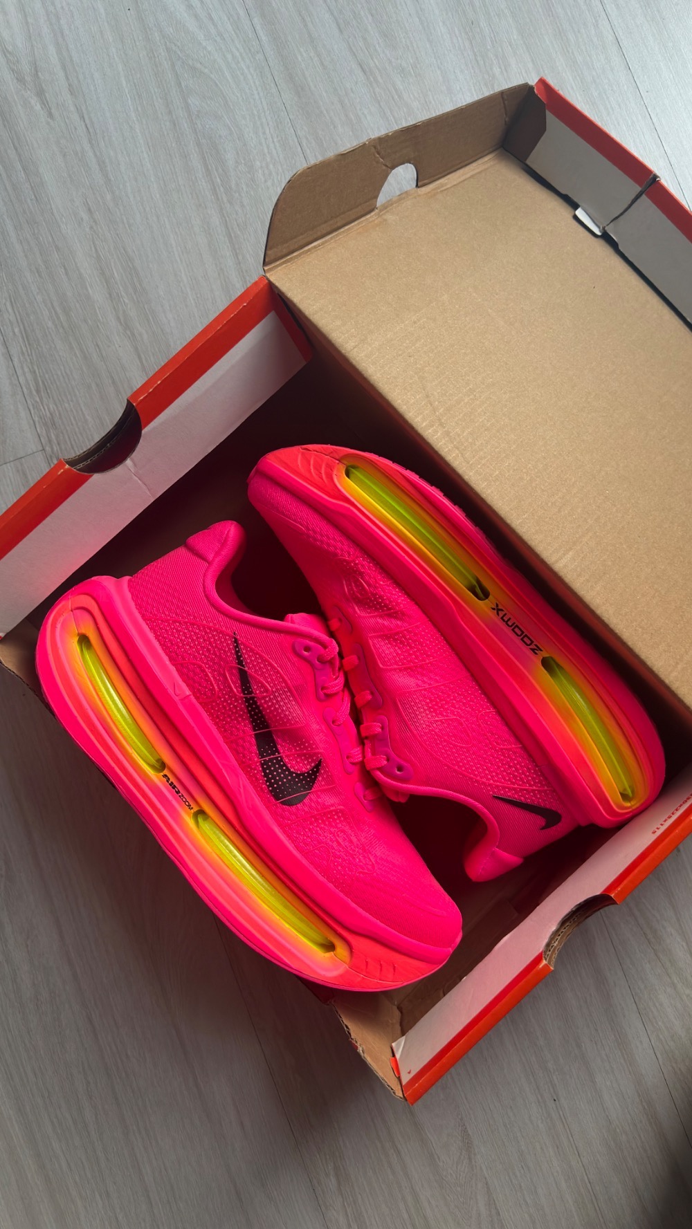 Nike Vomero Premium Hyper Pink Black — 37.5, Novo