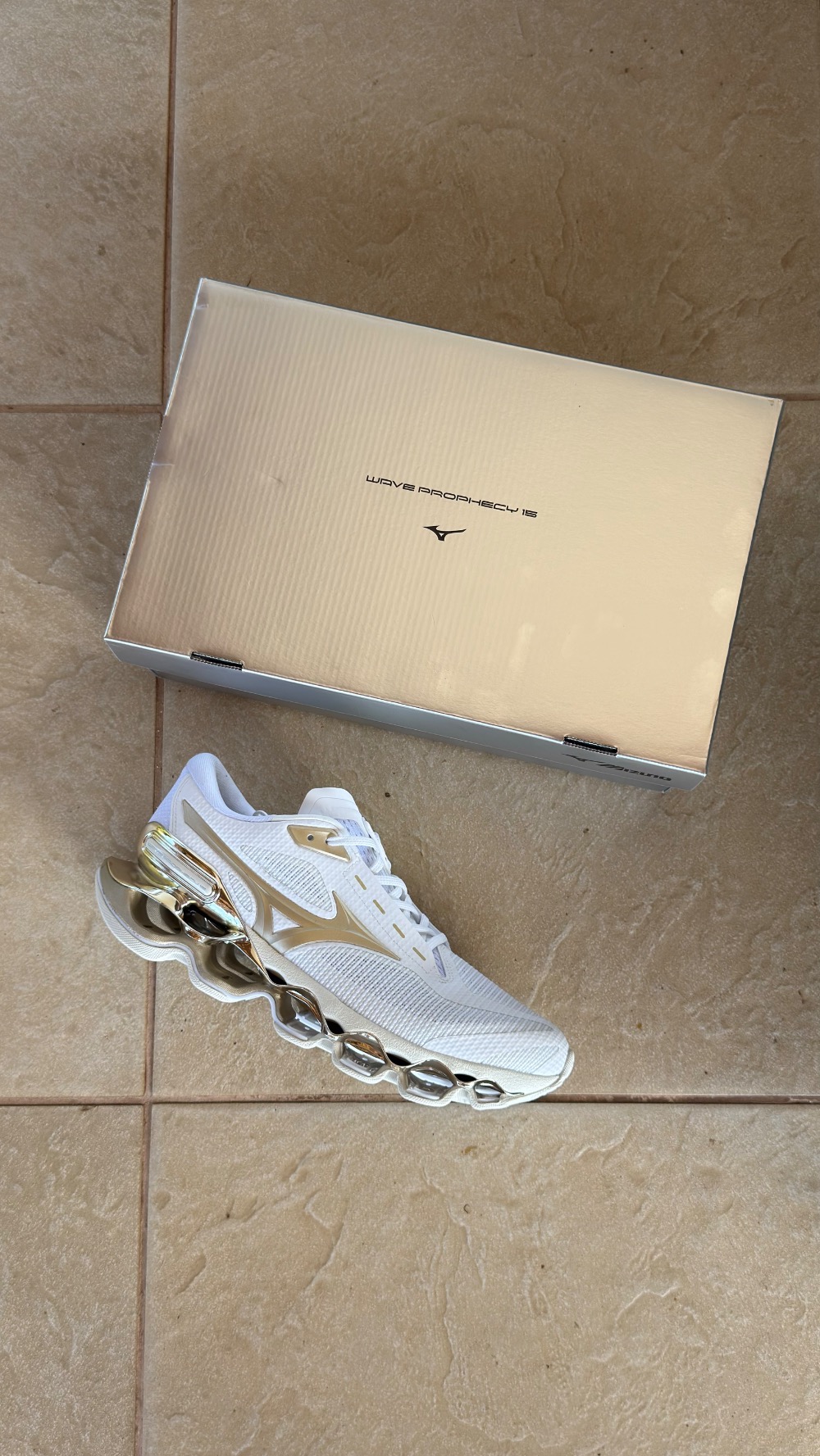 Mizuno Wave Prophecy 15 SE White Gold — 42, Novo