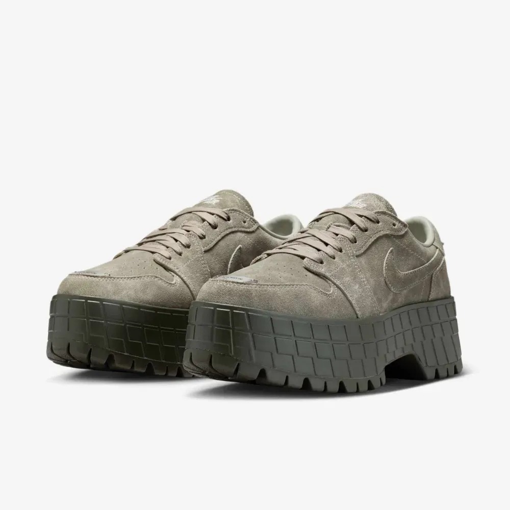 Air Jordan 1 Brooklyn Low Spruce Fog — 35, Novo