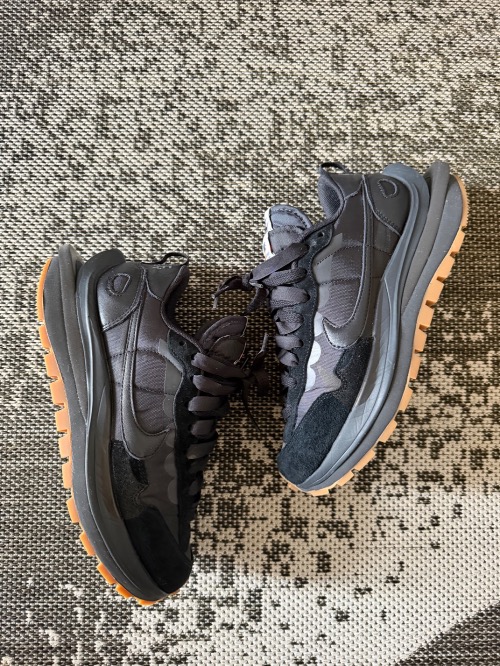 Sacai x Nike VaporWaffle Black and Gum — 38, Usado