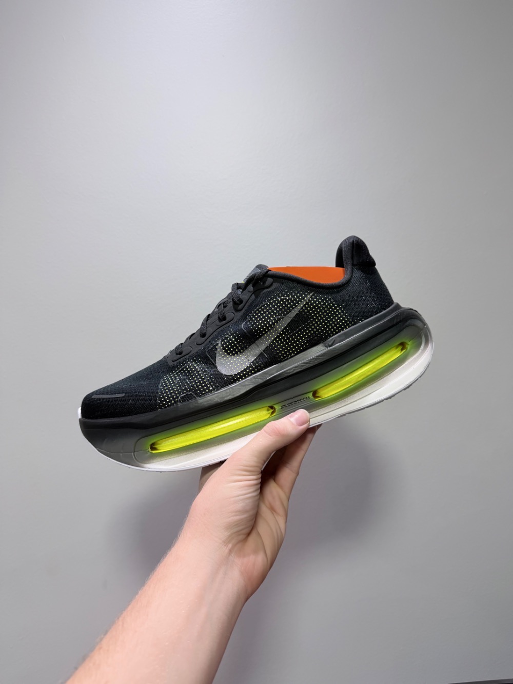 Nike Vomero Premium Black Volt — 44, Novo