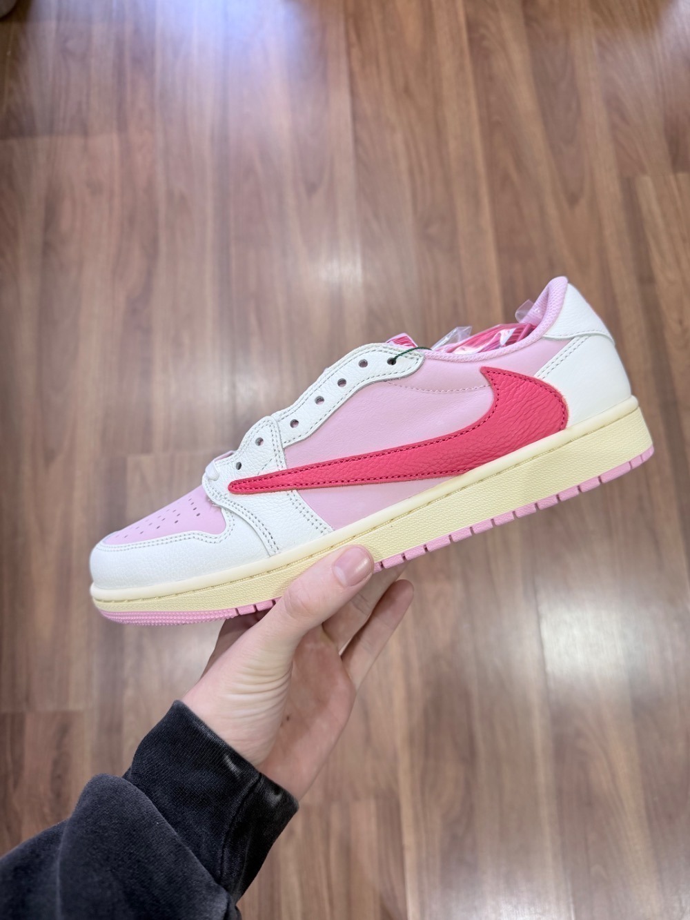 Travis Scott x Air Jordan 1 Low OG SP Sail Tropical Pink — 43, Novo