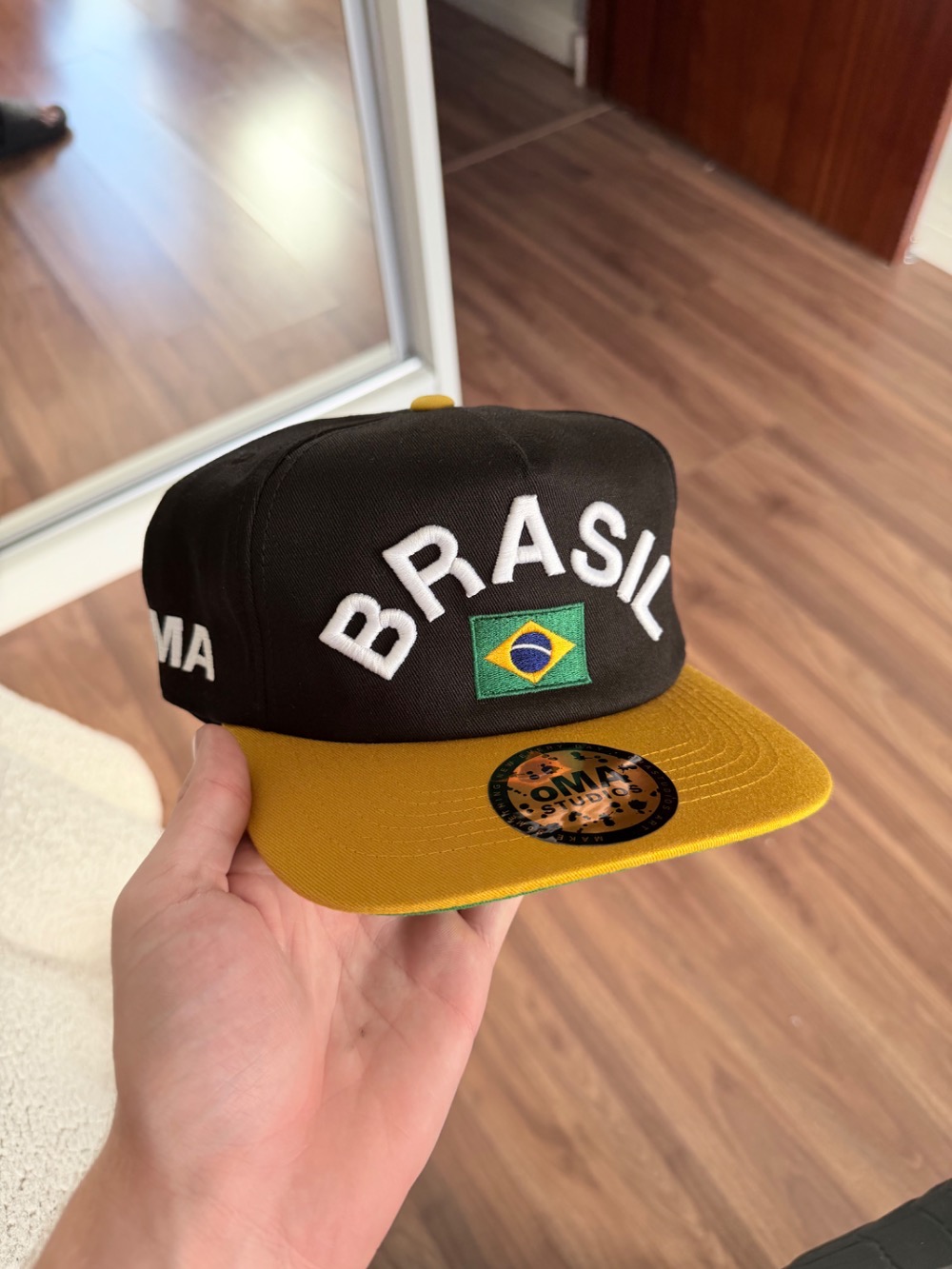 Boné oMA Studios Brasil Retro WC 2026 Black Yellow — Único, Novo
