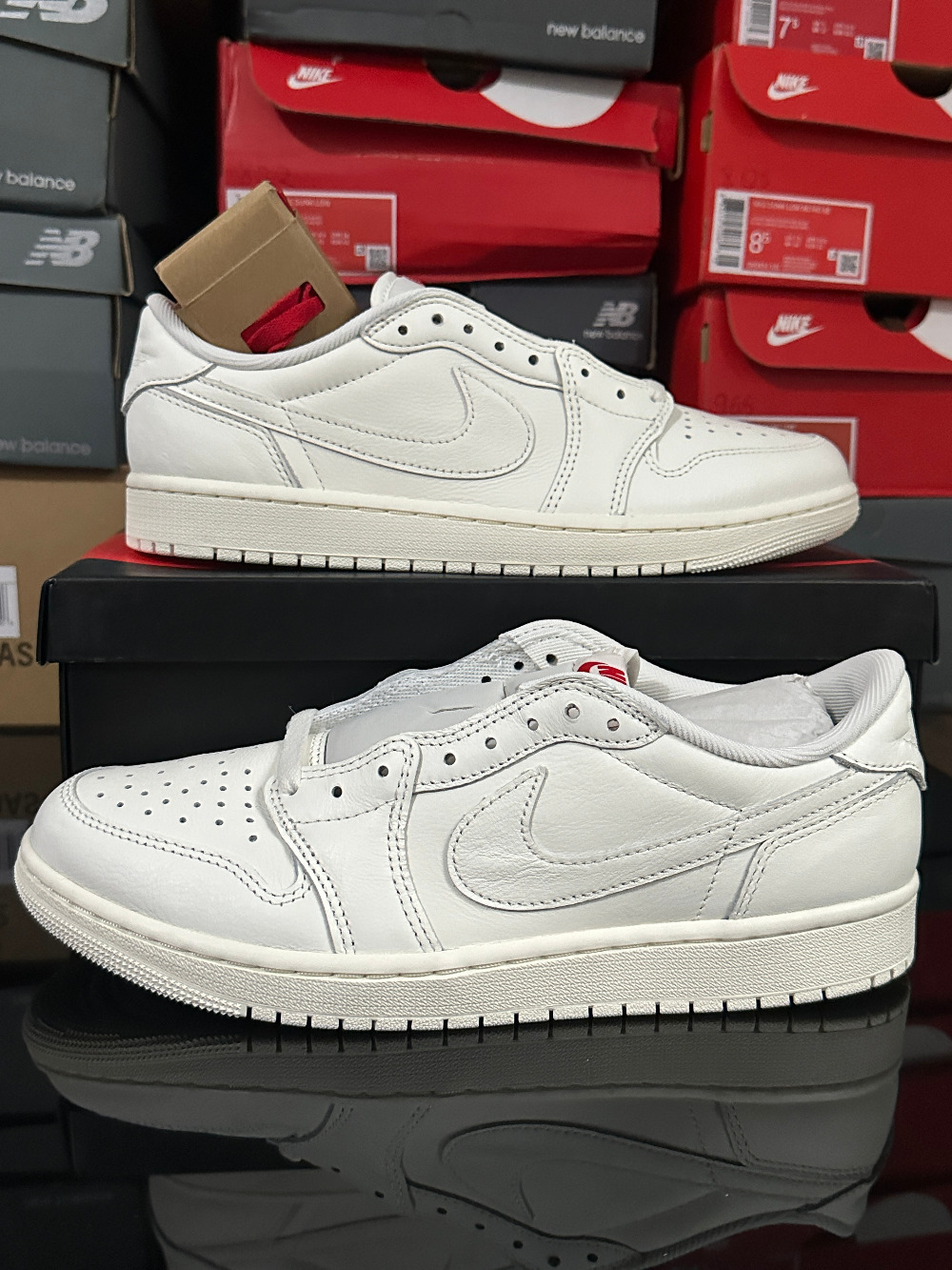 Air Jordan 1 Retro Low OG Sail University Red — 42, Novo