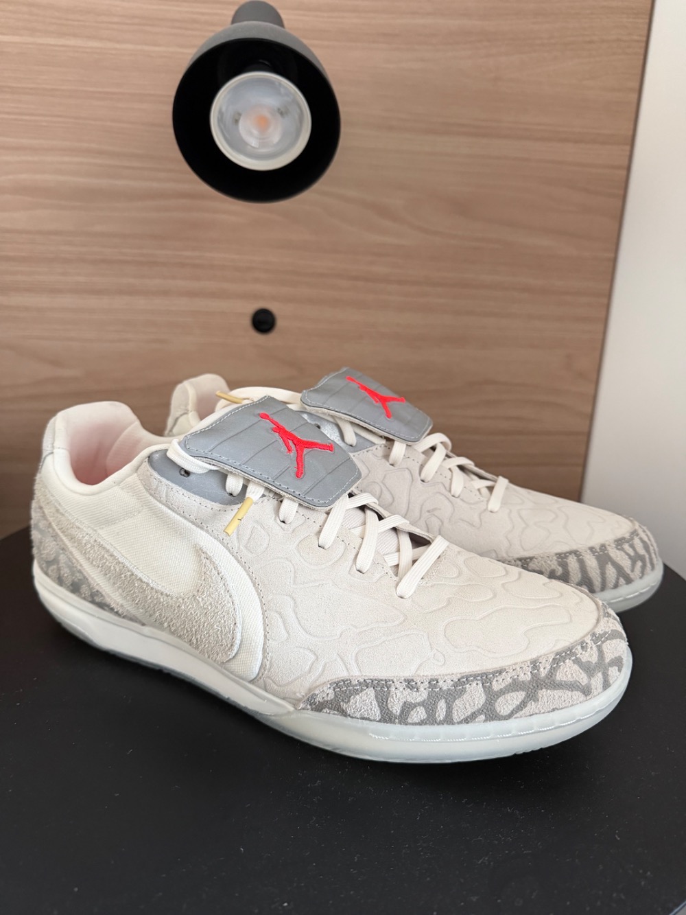 Air Jordan Tiempo Streetgato Futsal SE Phantom Infrared — 43, Novo