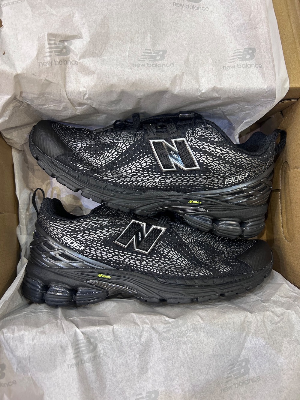 New Balance 1906F Black Alkaline Green — 39 / 40, Novo