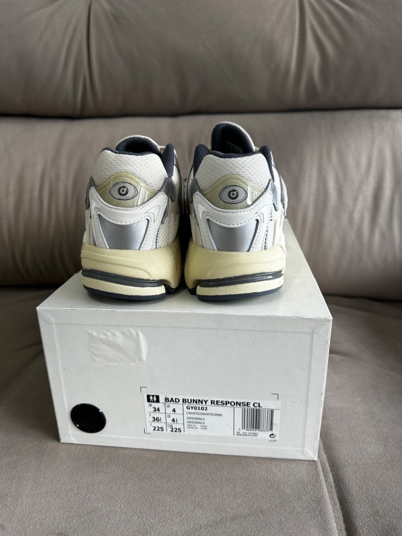 Foto 3 de Bad Bunny x adidas Response CL White — 34, Novo