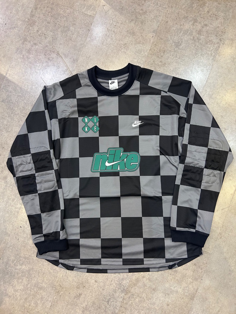Camiseta Nike Sportswear Club Goalie Long Sleeve Smoke Grey — M / XG, Novo
