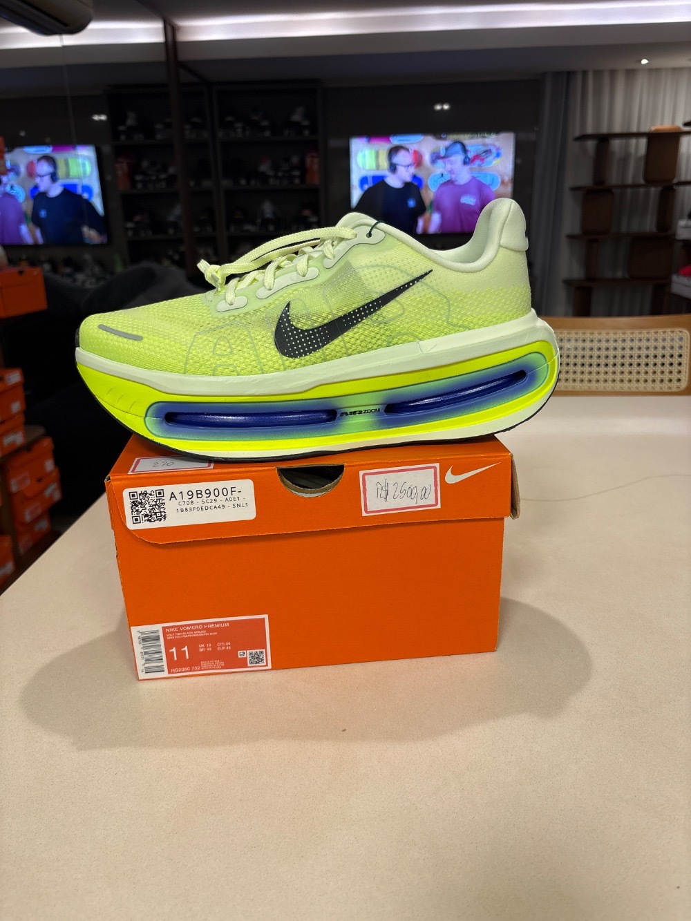Nike Vomero Premium Volt Tint Sapphire — 43, Novo