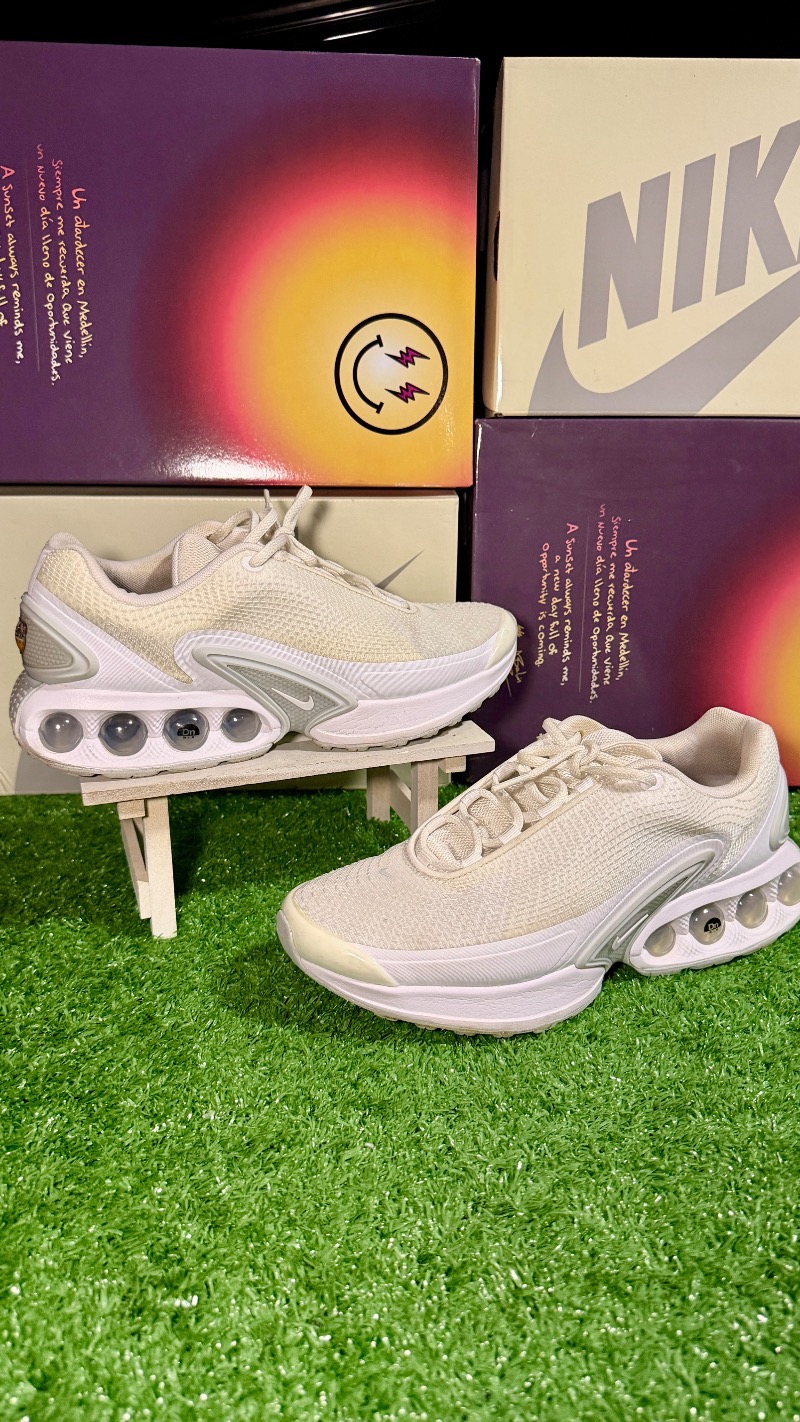 Foto 2 de Nike Air Max DN White Metallic Silver — 40, Usado