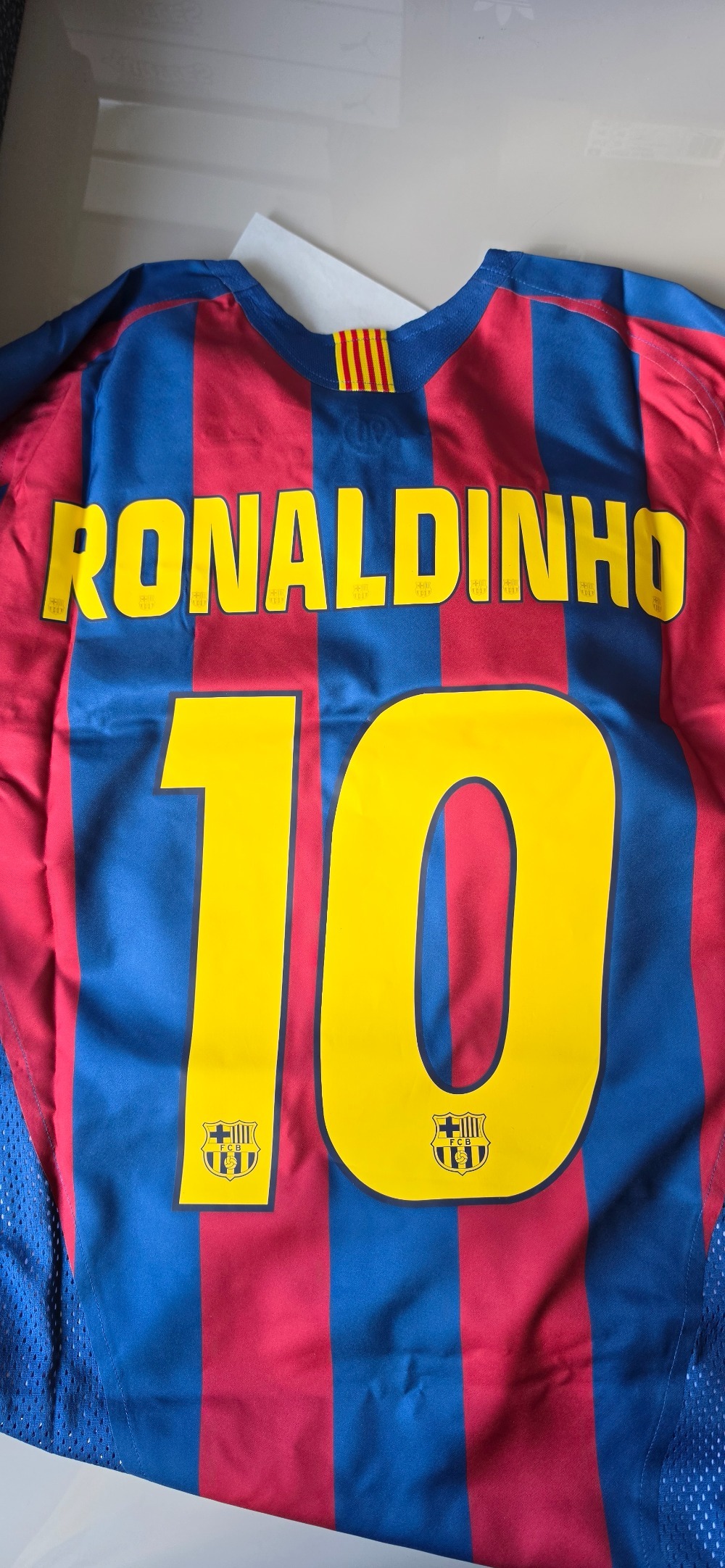 Camisa Nike FC Barcelona Re-Issue 2005/06 Ronaldinho #10 Home Jersey — M, Novo