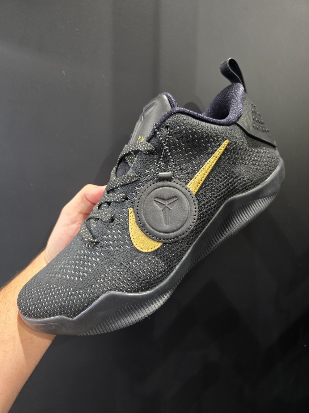Nike Kobe 11 Elite Protro Black Metallic Gold — 39 / 40 / 41, Novo