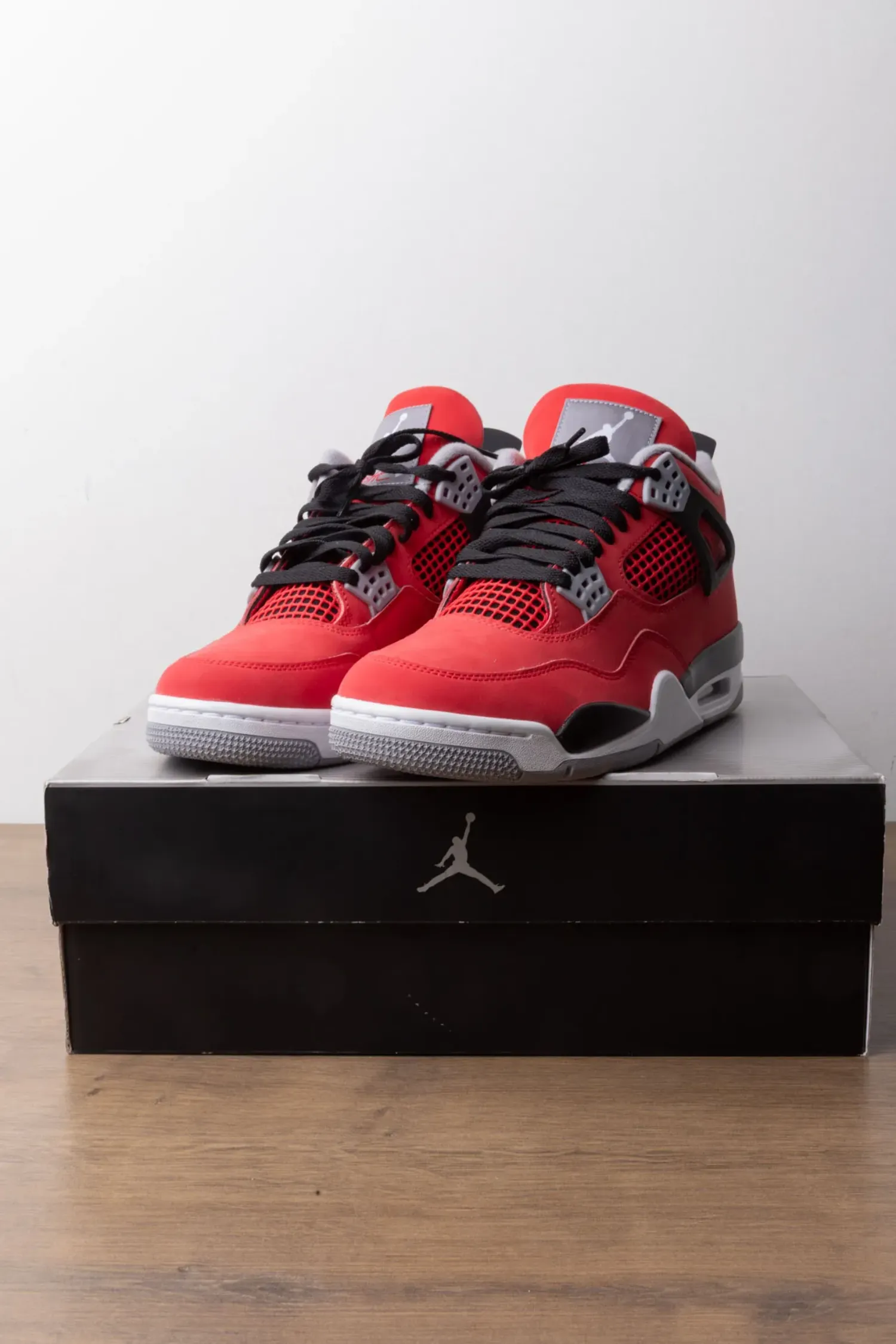 Air Jordan 4 Retro Toro Bravo (2026) — 41, Novo