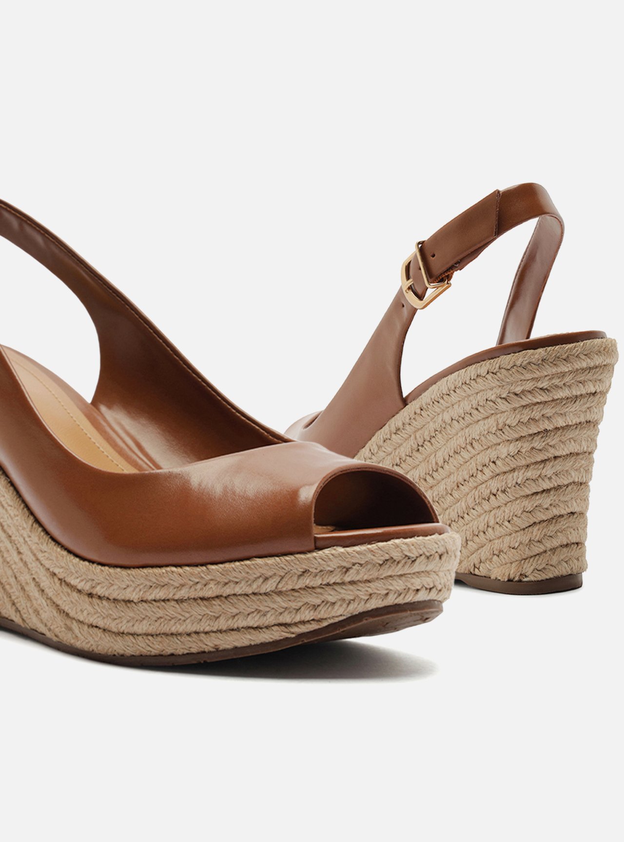 Foto 4 de Sandália Marrom Couro Plataforma Fivela Slingback