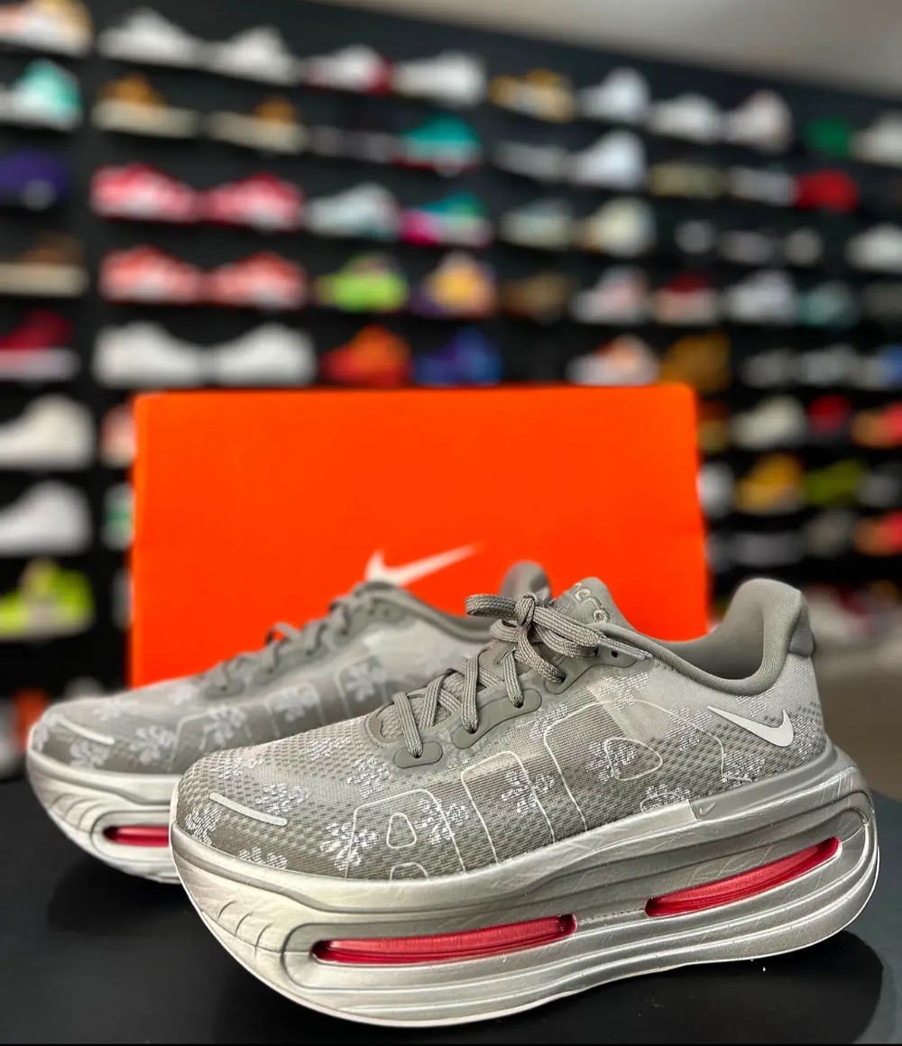 Nike Vomero Premium Geyser Grey Metallic Silver — 37.5, Novo