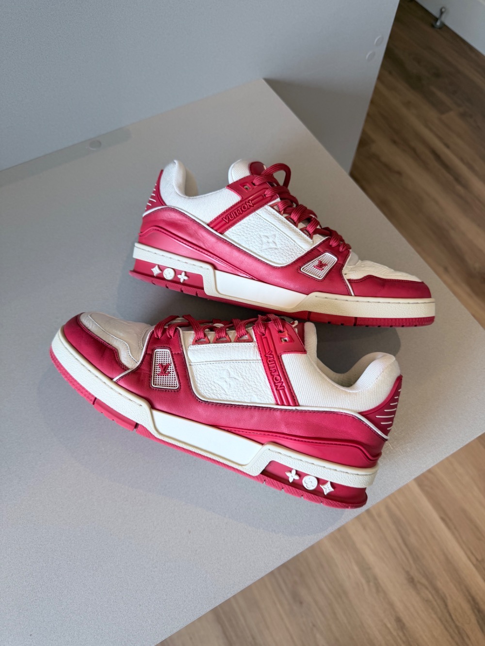 Louis Vuitton LV Trainer Red White — 41, Usado