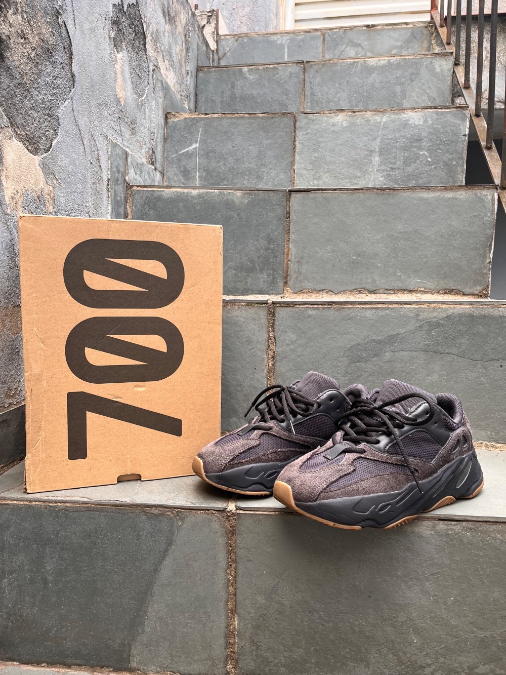 Yeezy 700 V1 Utility Black (2023) — 38, Usado