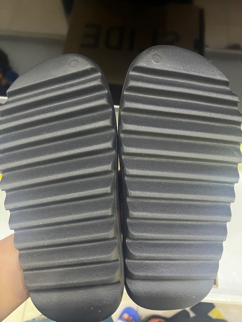 Foto 5 de Yeezy Slide Onyx — 35 / 36, Novo