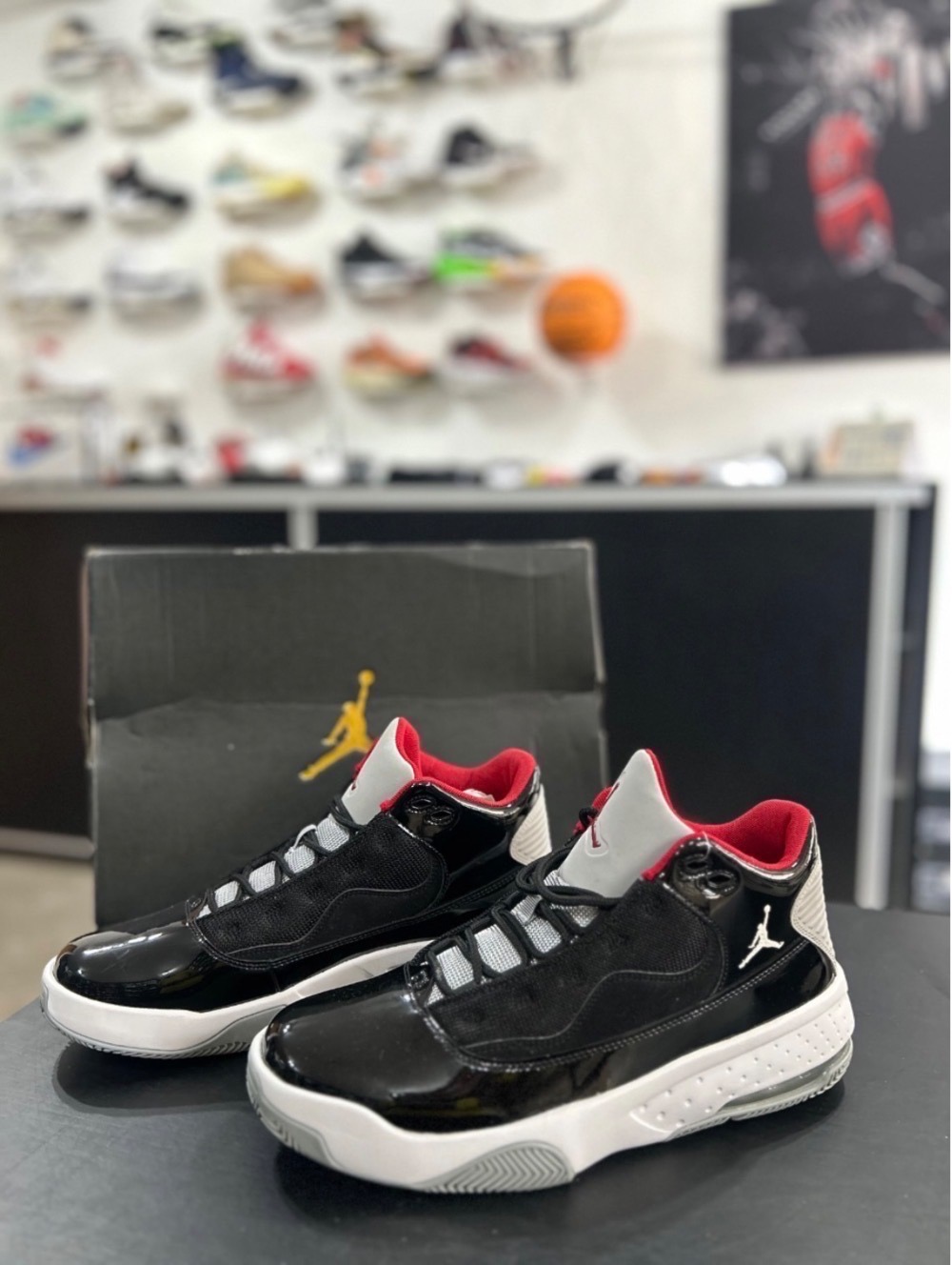 Air Jordan Max Aura 2 Black Cement — 38, Novo