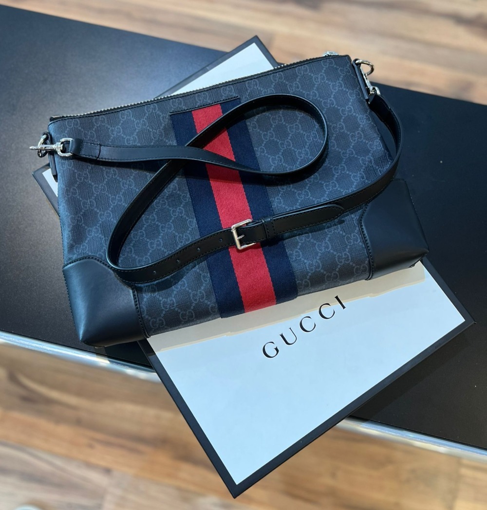 Shoulder Bag Gucci GG Supreme Leather Black — M, Novo