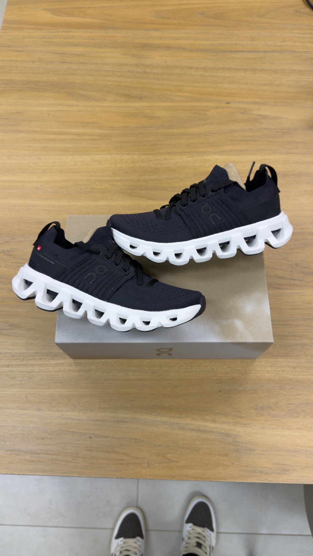 On Running Cloudswift 4 Black White — 34.5, Novo