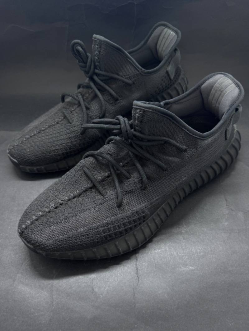 Foto 3 de Yeezy 350 V2 Onyx (2023) — 45, Usado