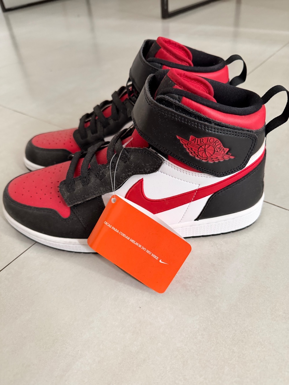 Air Jordan 1 High FlyEase Black Fire Red — 43, Novo