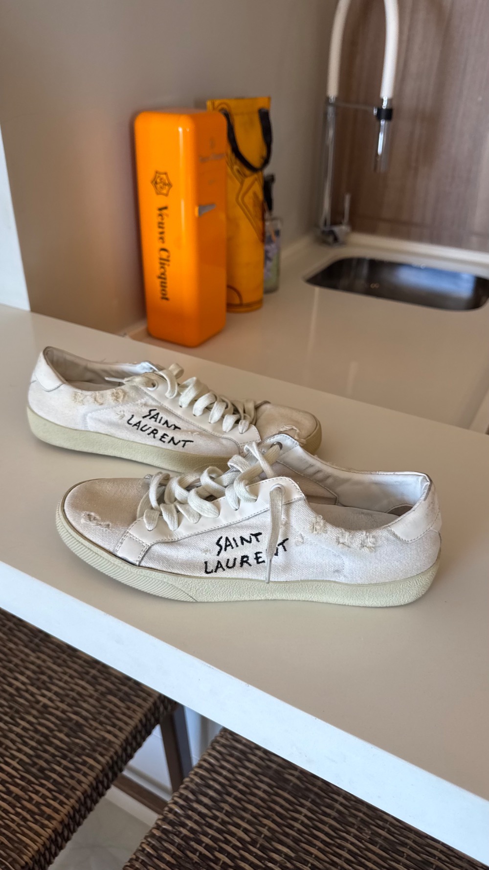 Yves Saint Laurent Low Court Classic Leather White — 38, Usado