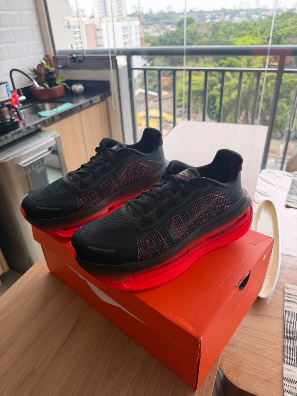 Nike Vomero Premium Black Bright Crimson — 41, Novo