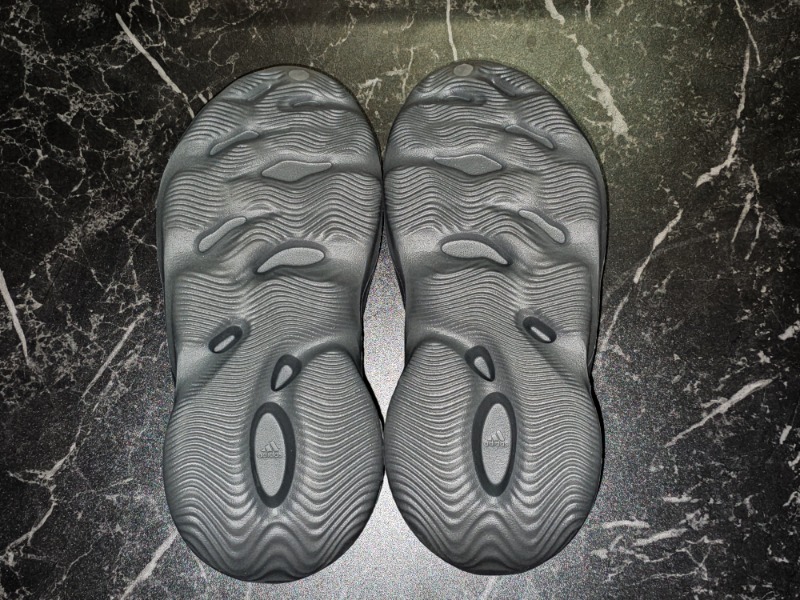 Foto 5 de Yeezy Foam Runner Carbon — 41, Novo