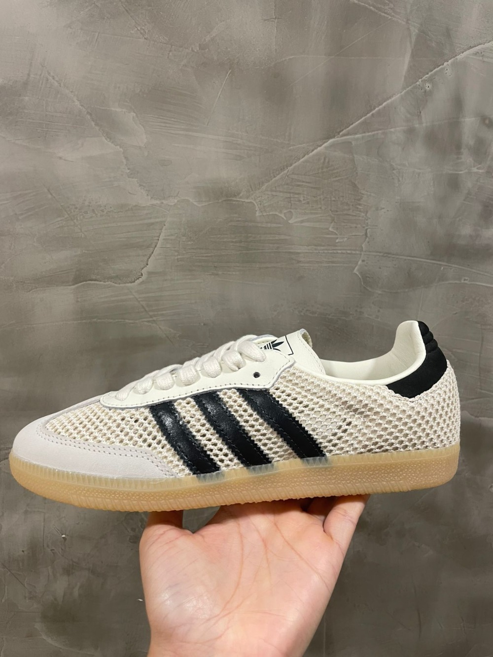 adidas Samba OG Off White Carbon Gold Metallic — 34 / 35 / 36 / 38 / 39, Novo