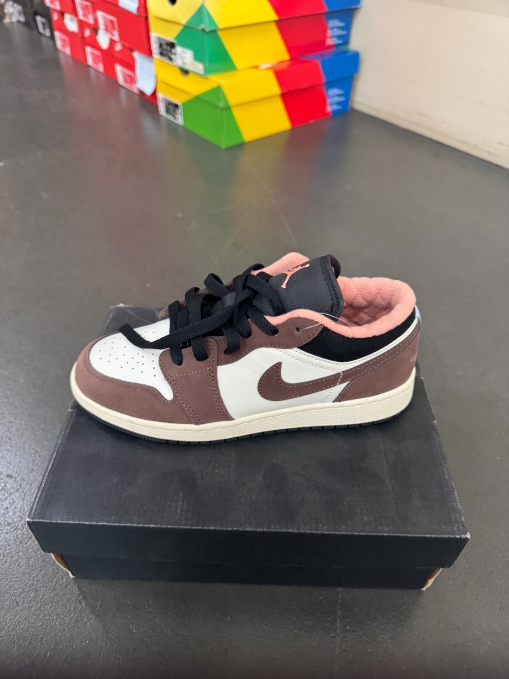 Air Jordan 1 Low SE Mocha — 34.5, Novo
