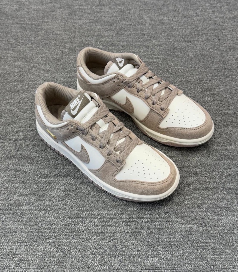 Foto 2 de Nike Dunk Low Sail Metallic Gold White Malt — 36 / 38, Novo