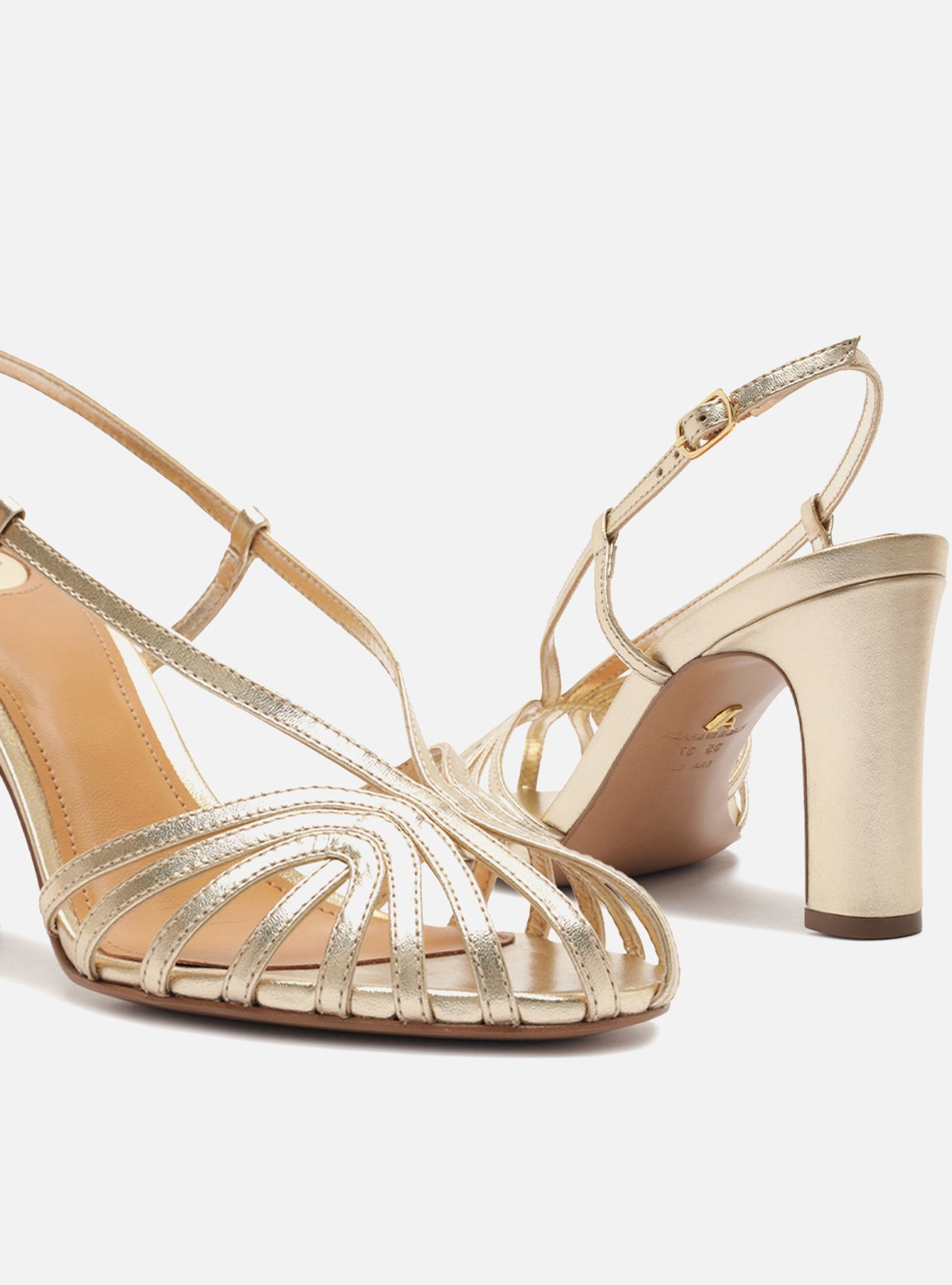 Foto 4 de Sandália Dourada Couro Salto Bloco Tiras Slingback