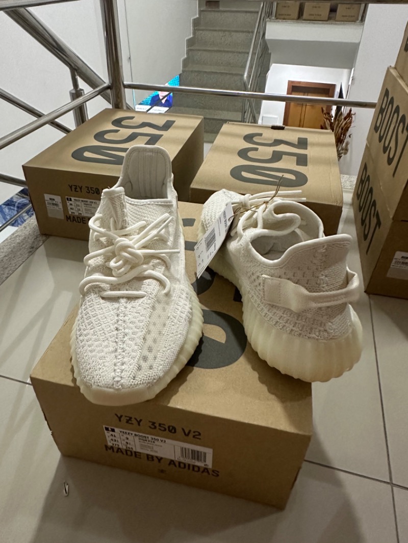 Foto 2 de Yeezy Boost 350 V2 Bone — 42 / 44, Novo