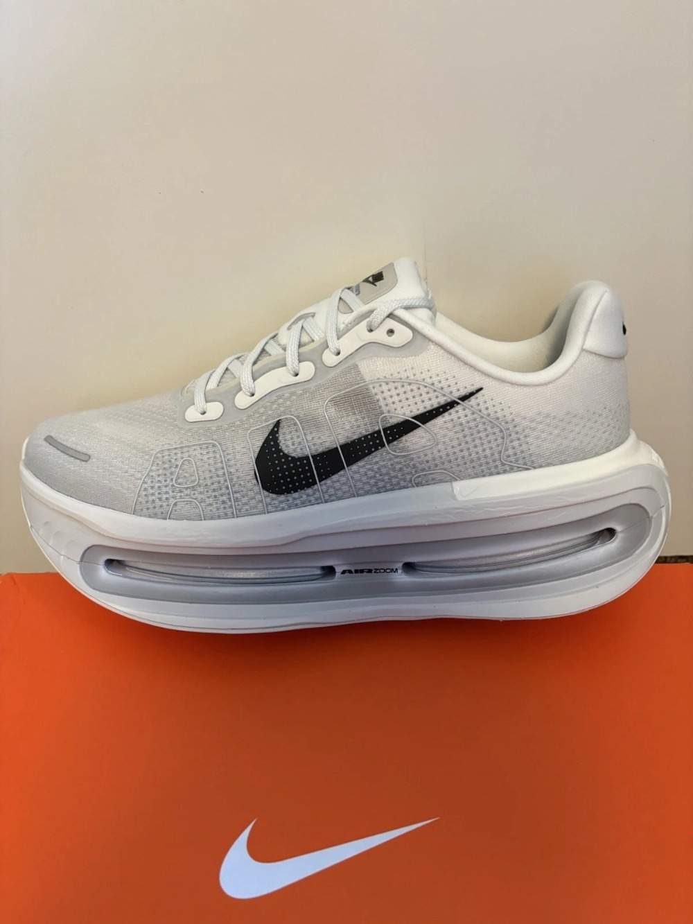 Nike Vomero Premium Off-White Grey Fog Dark Obsidian — 42, Novo