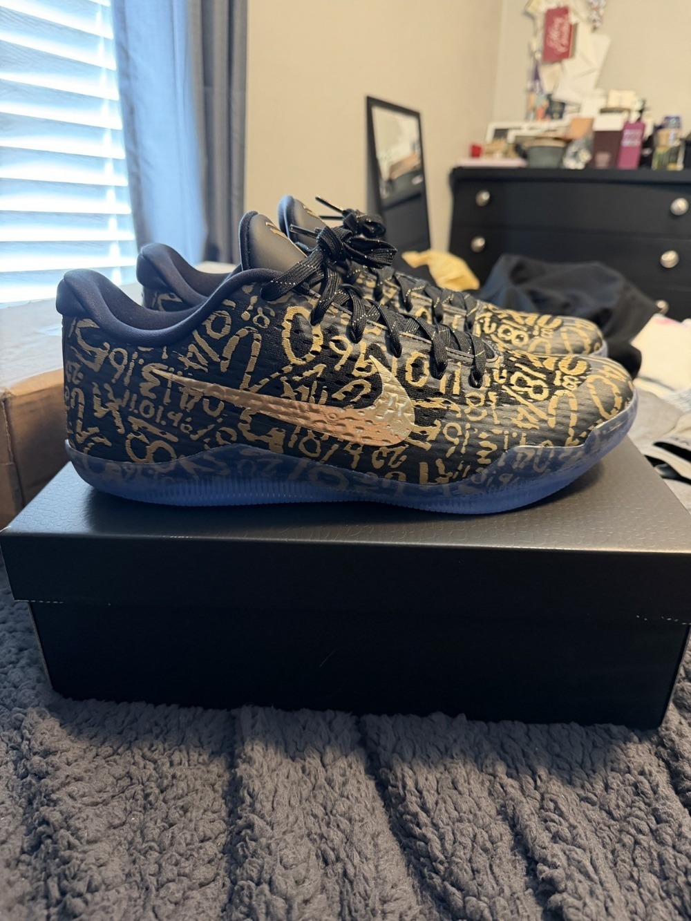 Nike Kobe 11 Protro Black Metallic Gold — 38 / 39 / 39.5 / 40 / 40.5 / 41 / 42 / 42.5 / 43 / 43.5 / 44, Novo
