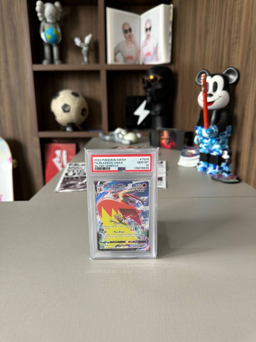 Blaziken VMAX (TG15/TG30) Tempestade Prateada Pokémon TCG — PSA 10, Novo